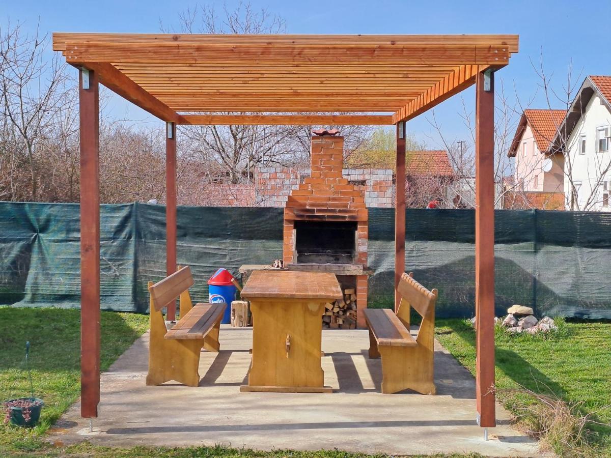 Kuca Za Odmor Domus Alba Villa Branjin Vrh Exteriör bild